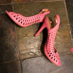 Shoedazzle pink heels